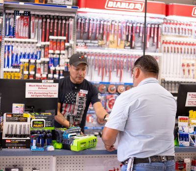 ExperssHardware_ElsaTX_Photo_CustomerHelp_002